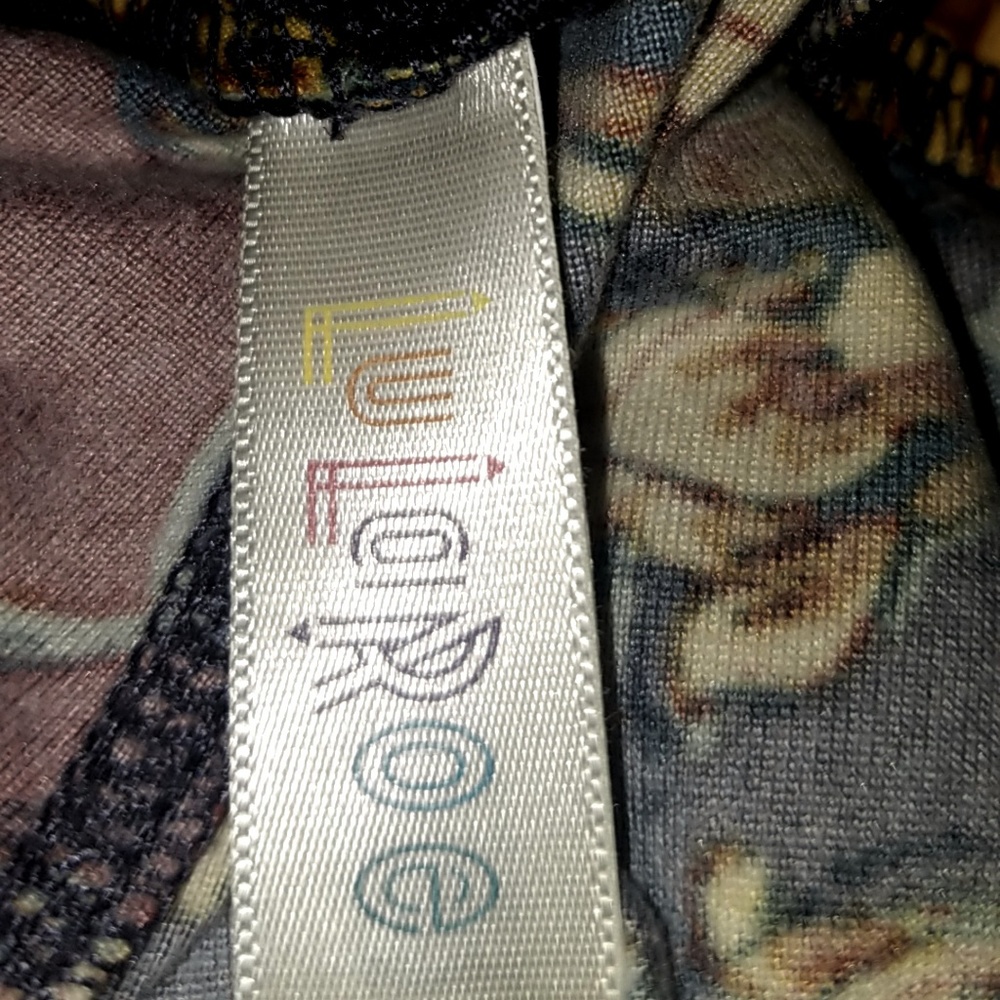 Lularoe  2 leggings Tall and curvy and size 6 dres